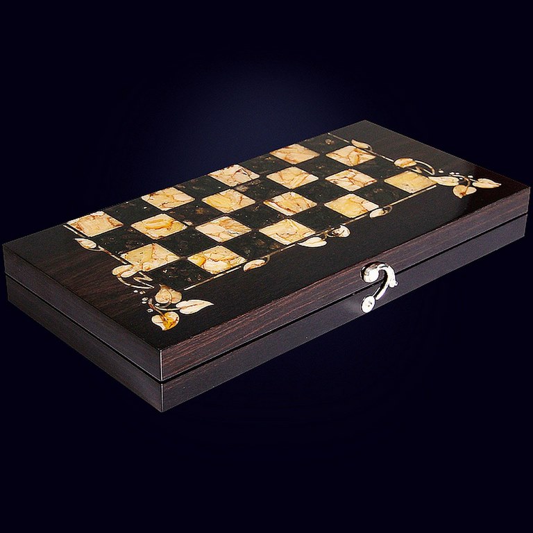 картинка Шахматы "Готика" морёный дуб, янтарь от магазина Бизнес подарки+